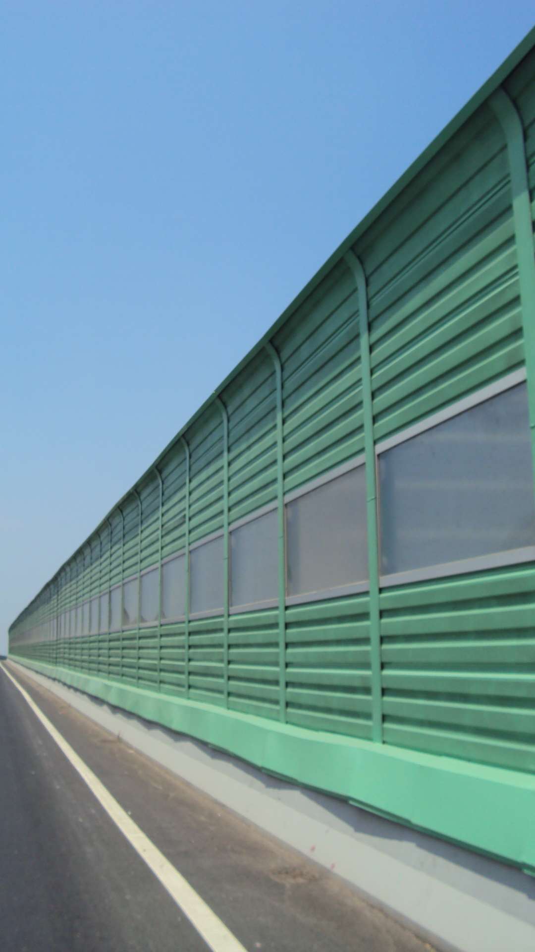 低價供應金屬聲屏障 環(huán)保隔音屏障 - 安平縣崇翰絲網(wǎng)制品